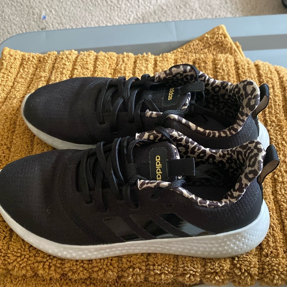 Black Adidas women size 9.5 good condition